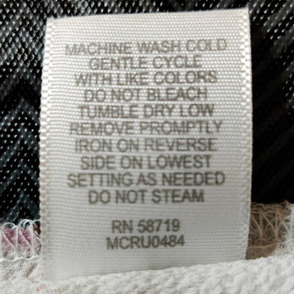 NWT RELATIVITY Floral Top with Asymmetric hem & 3/4 Bell Sleeves-Lace inset, XL - Picture 9 of 16